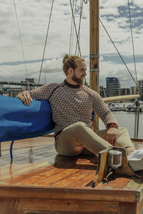 Tinde Genser av Lasse Matberg & Strikkemekka