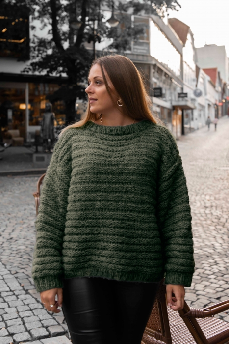 NORIA GENSER Mørk Oliven av Anett Opheim